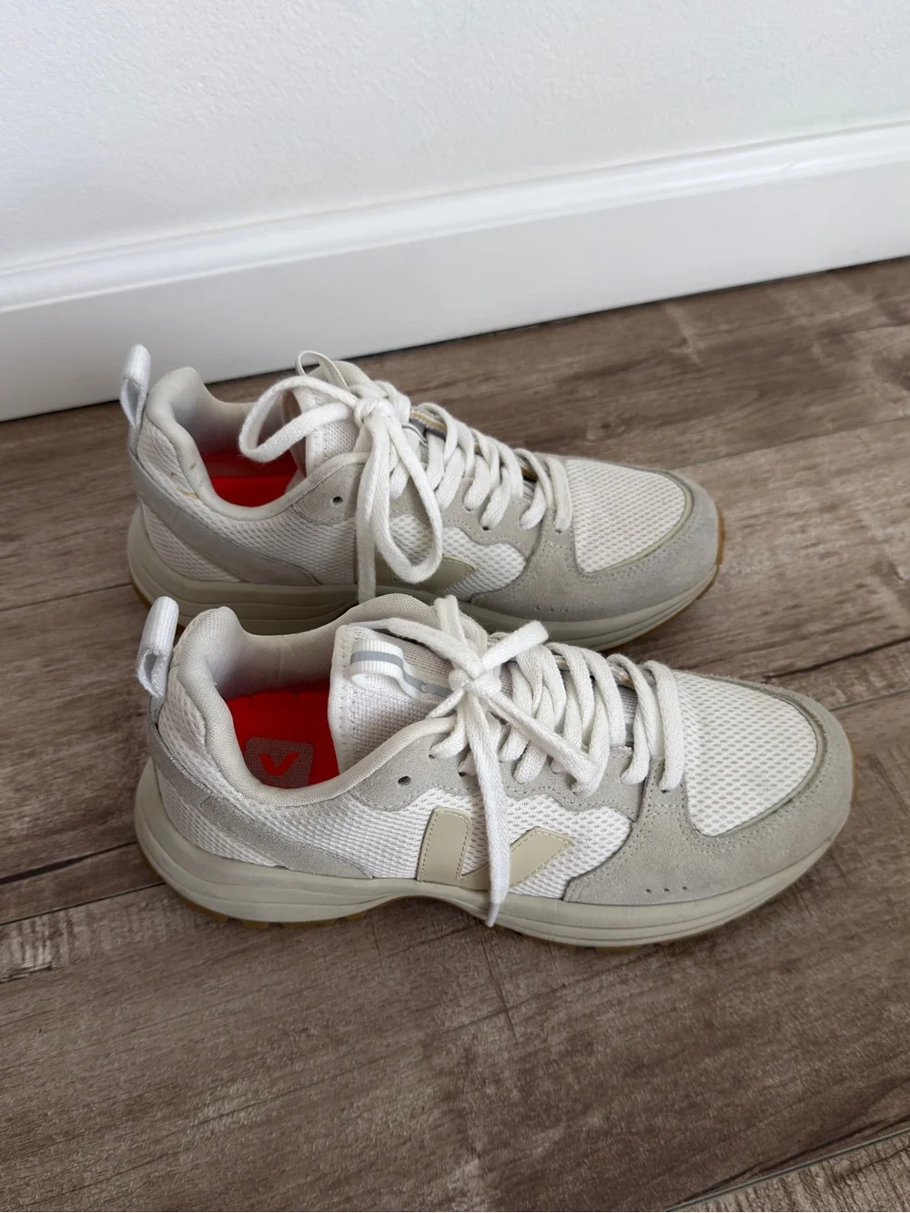 Veja Venturi Alveomesh White Pierre Natural size 8